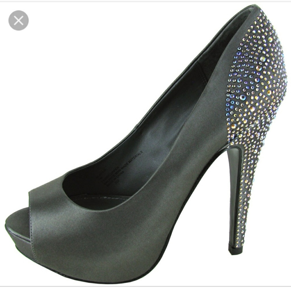 Brand new Steve Madden peep toe heels